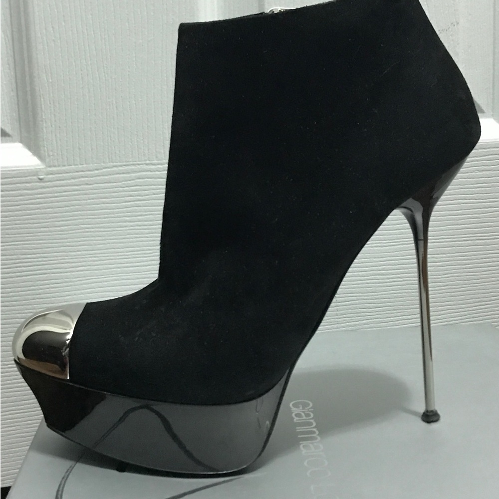 Boots - Picture 2 of 5